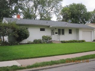 1916 45th St, Moline, IL 61265