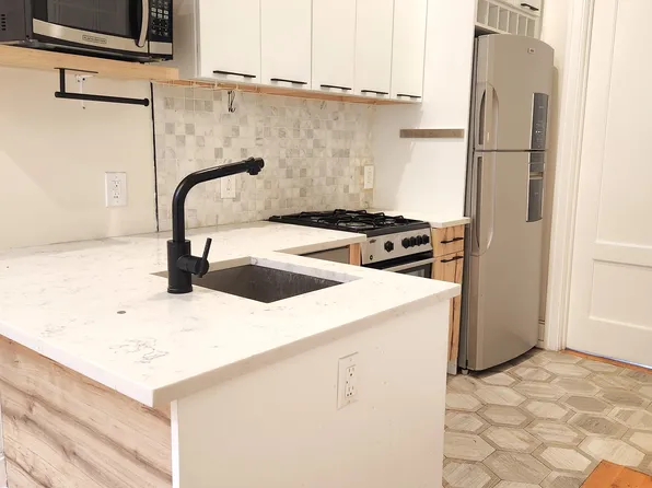 597 Park Place image 3 of 7