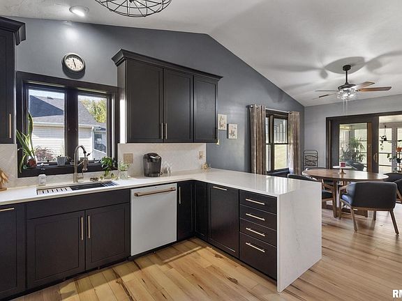 5th image of 2832 W 44th St