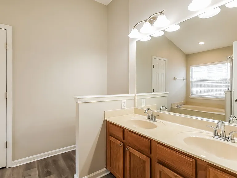 2995 Thorncrest Dr — Photo 14