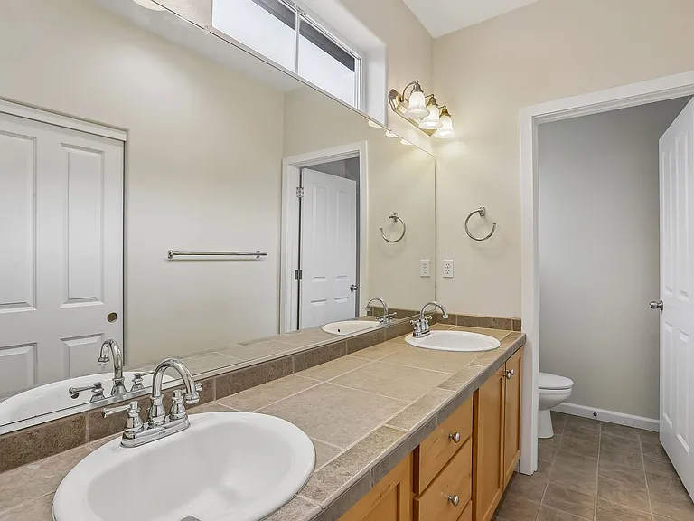 10805 NE Red Wing Way #201 — Photo 27
