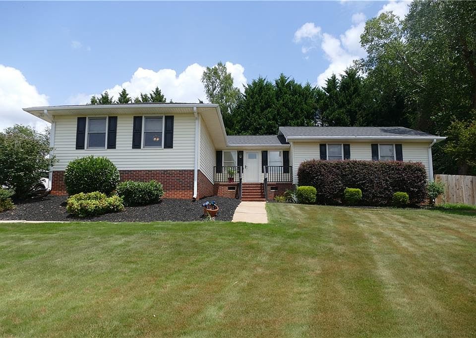 1st image of 106 Moorland Dr