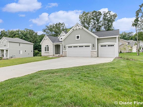 3rd image of 4755 Oak Harbor Dr