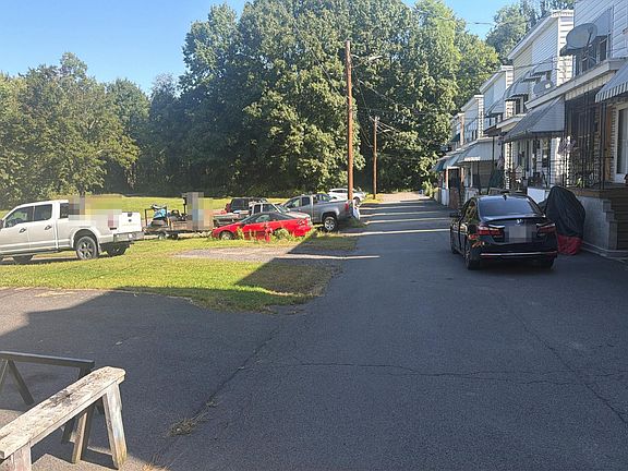 5th image of 327 Penn St