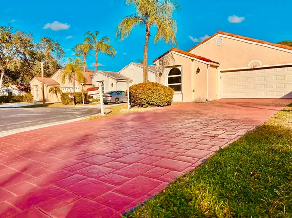 104 Rosewood Lane, Lake Worth, FL 33463