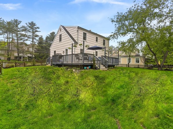 985 S Pine Creek Rd, Fairfield, CT 06824