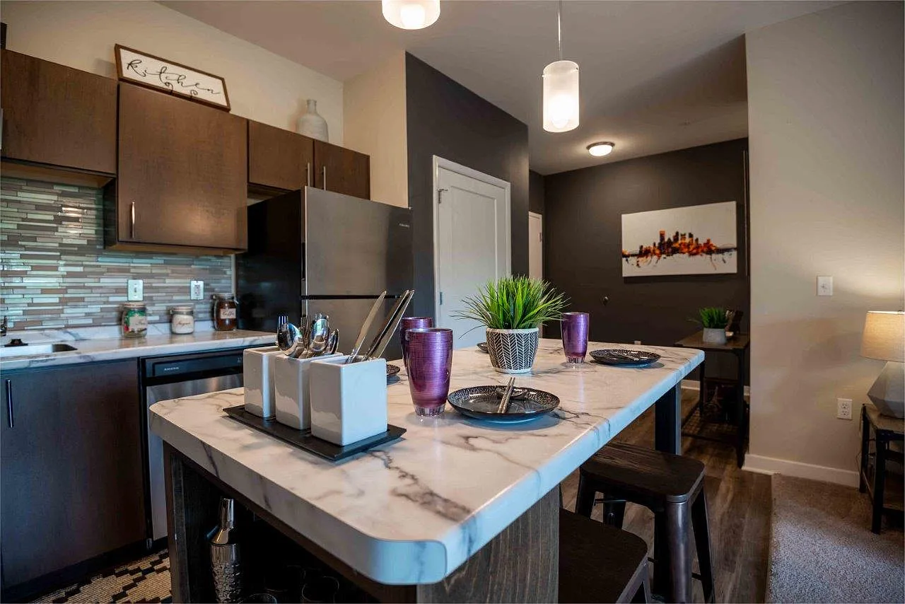Park West 205 Apartment Homes — Photo 3
