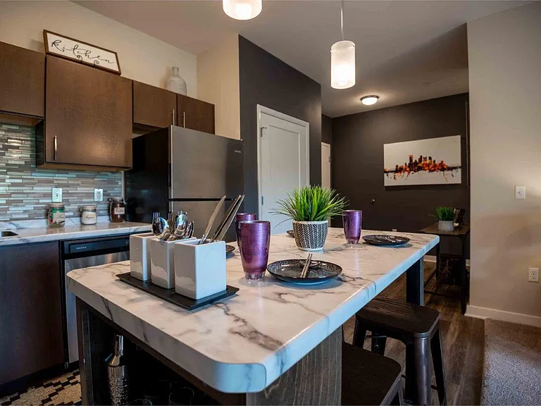 Park West 205 Apartment Homes — Photo 3