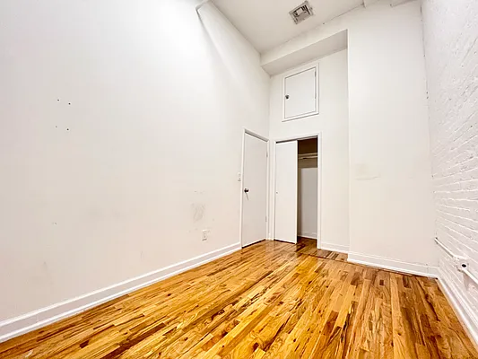 Rented by Pear NYC LLC | media 11