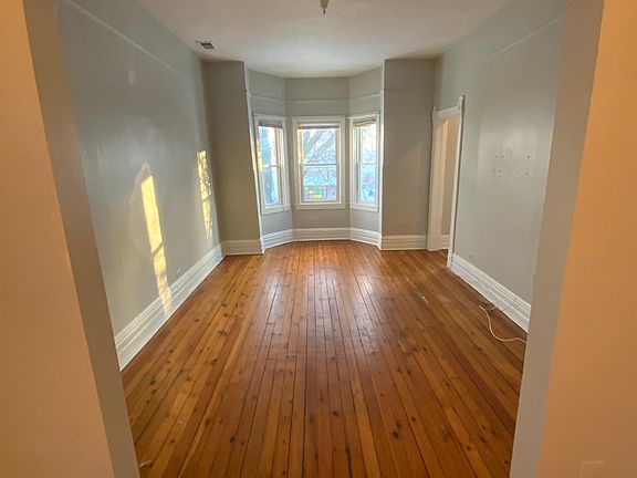 2nd image of 2536 W Shakespeare Ave APT 2F