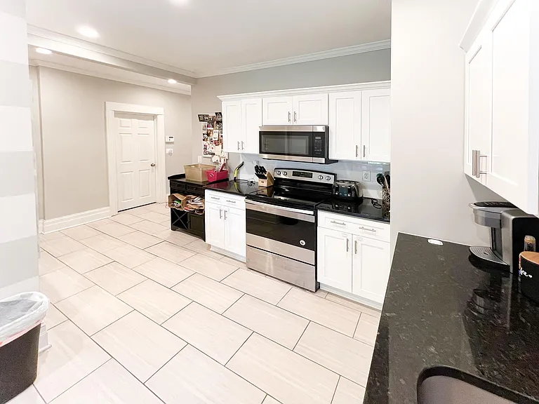 200 Laburnam Cres #1 — Photo 14