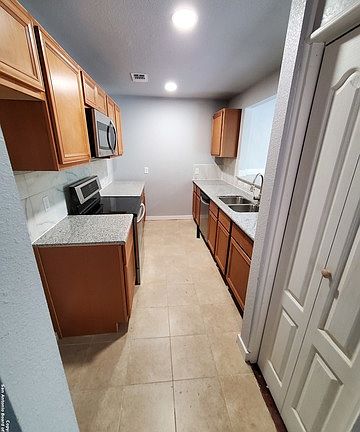 3rd image of 1631 Latimer St