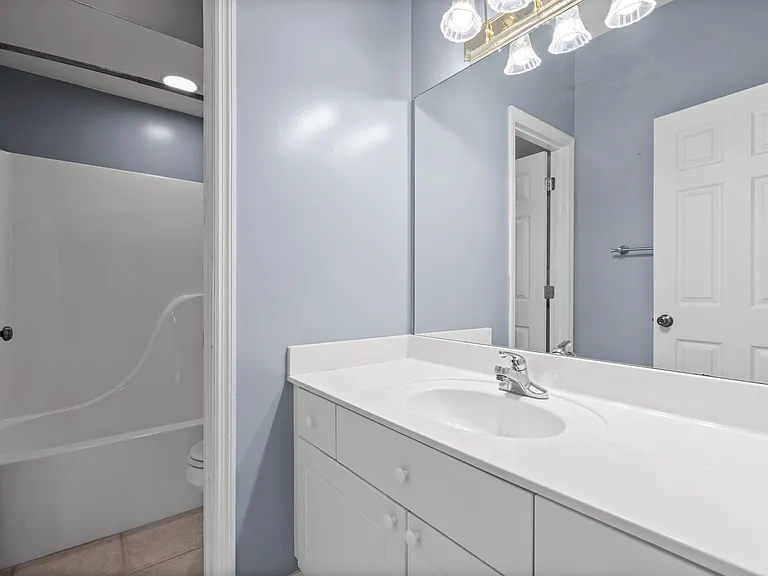 1623 Wellington St — Photo 12