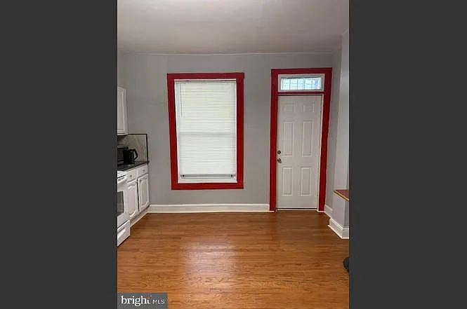 1621 Darley Ave — Photo 2