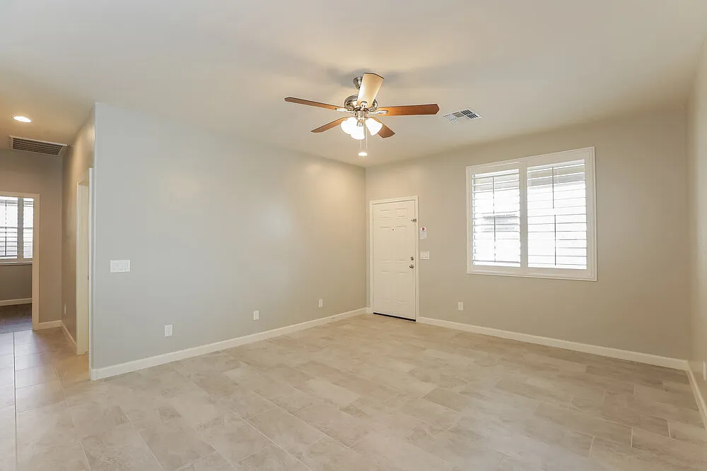 3 bed, 2.0 bath, 1460 sqft, $2,080 — Photo 4