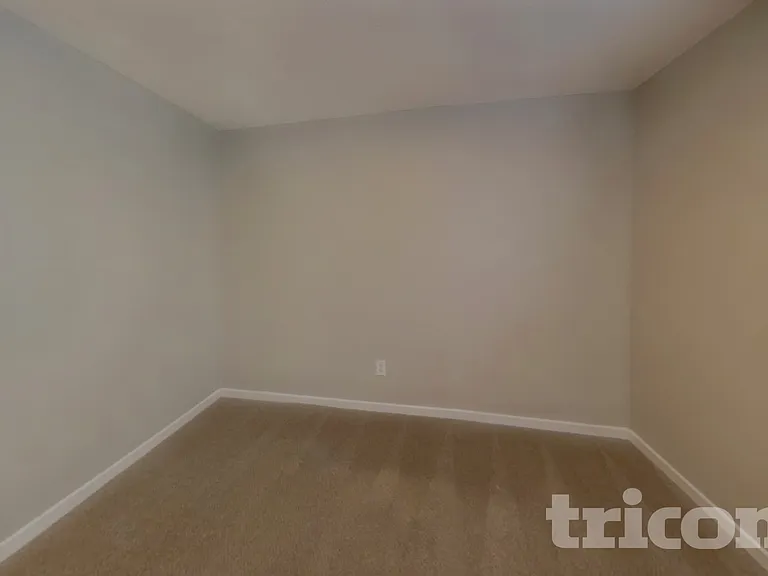 12124 Roundham Ln N — Photo 10