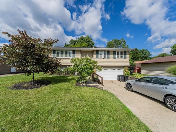 9094 Roosevelt Dr, Northfield, OH 44067