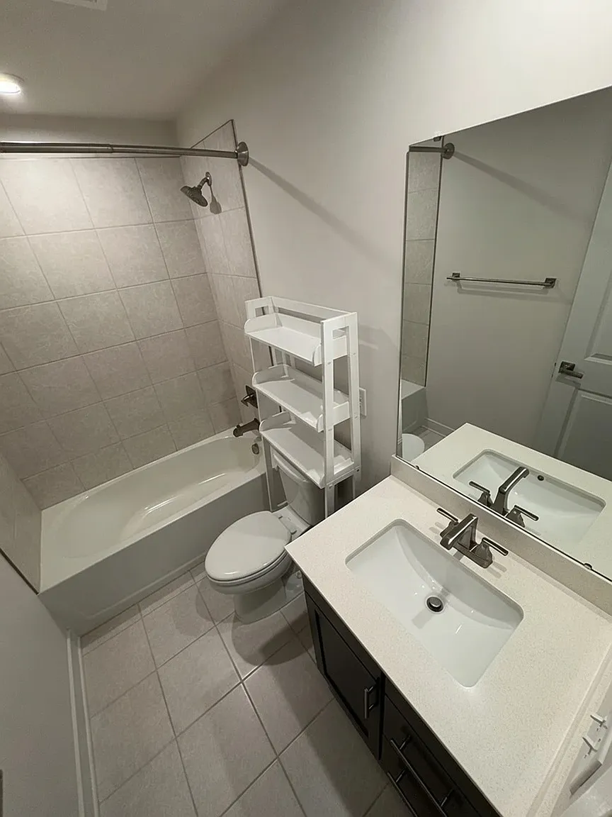 1 bed, 1.5 bath, 1800 sqft, $900 — Photo 3