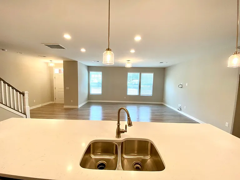 115 Cranford Dr — Photo 7