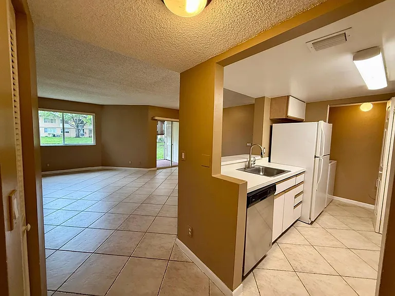 9799 Westview Dr #1015 — Photo 3