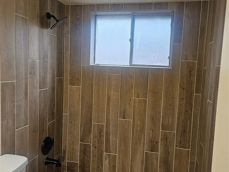 4011 Alshire Dr — Photo 9