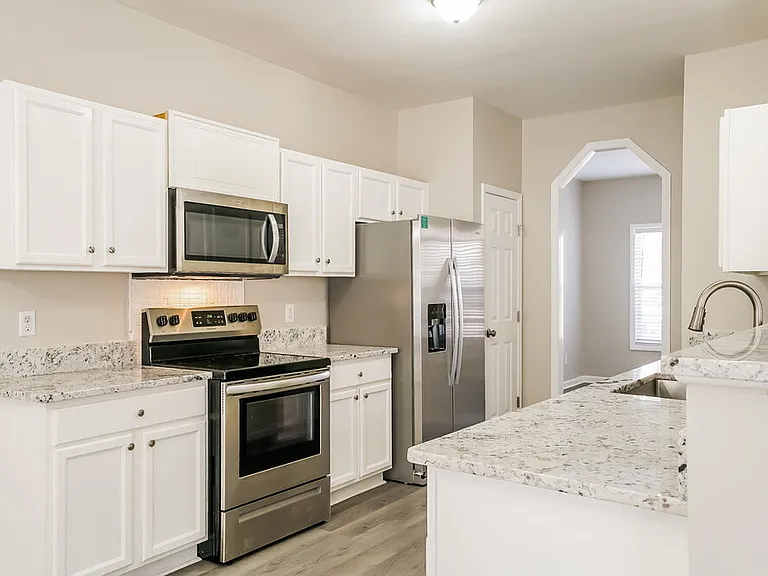 8039 Marsh Hollow Dr — Photo 7