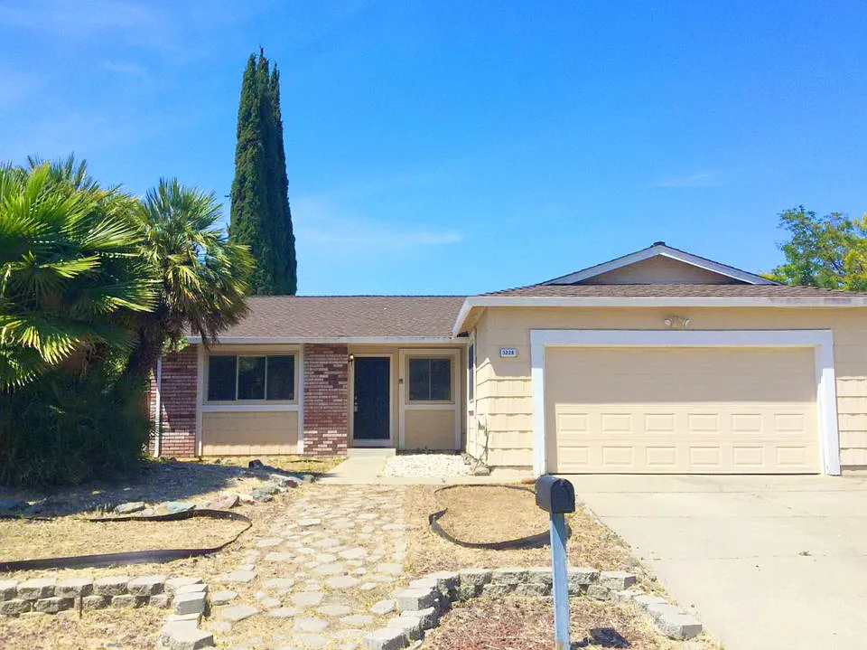 3228 Blythe Dr photo 1