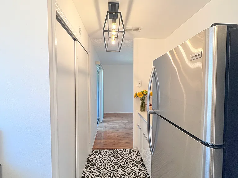4124 Pershing Pointe Pl — Photo 3