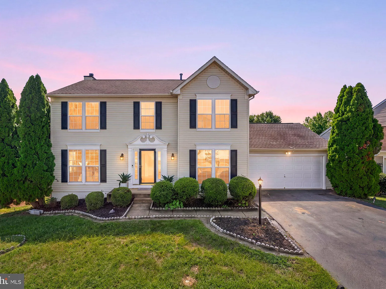 5 bed, 3.5 bath, 3096 sqft, $3,895 — Photo 1