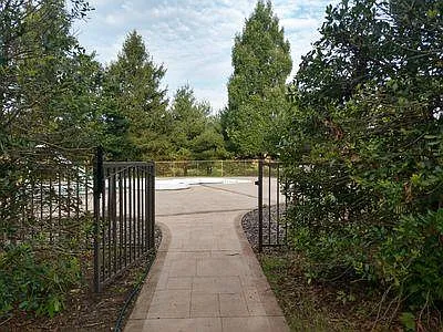 4 bed, 5172 sqft, $10,000 — Photo 4