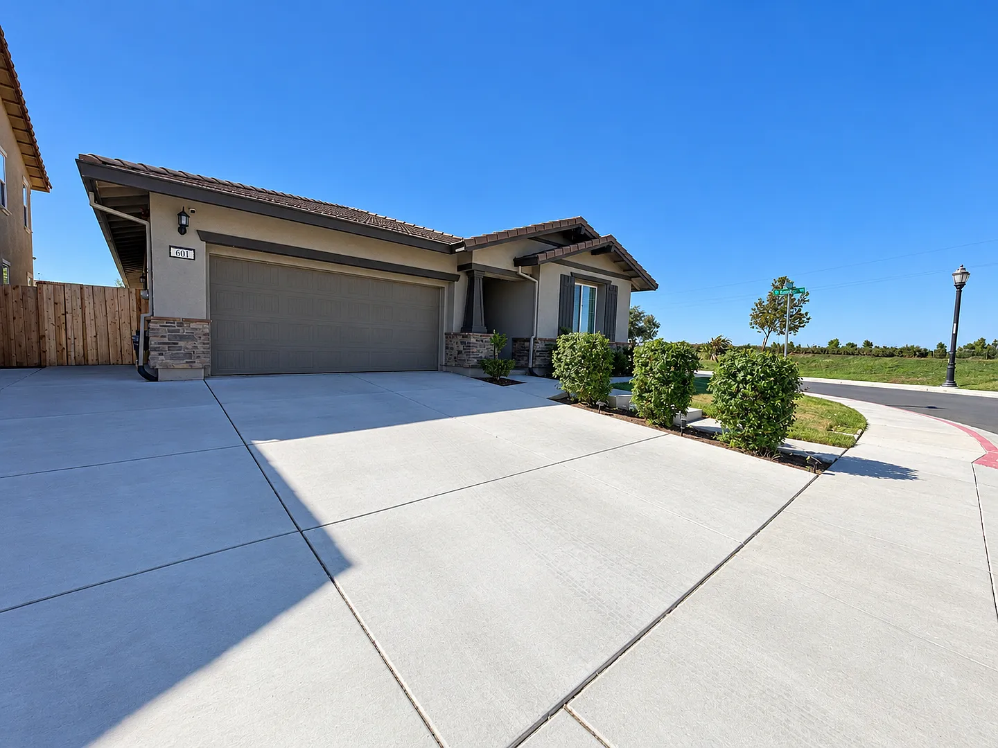 Newer and Ready Move In 4 Bedroom, 2 Bath — Photo 4
