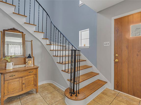 2nd image of 2893 Brodhead Rd