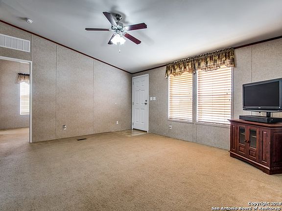 4th image of 305 County Road 3820