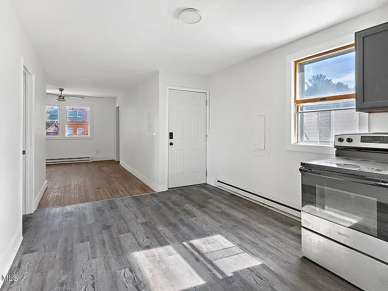 578 Crane St #4 — Photo 3