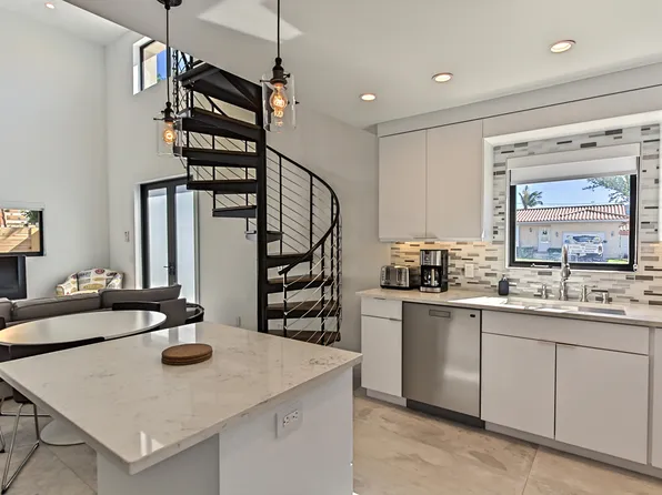 1955 NE 4th St, Deerfield Beach, FL