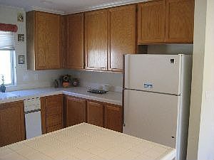 Kitchen :: 734 Chestnut St. #3