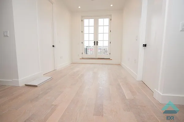 Rented by EXR | media 24
