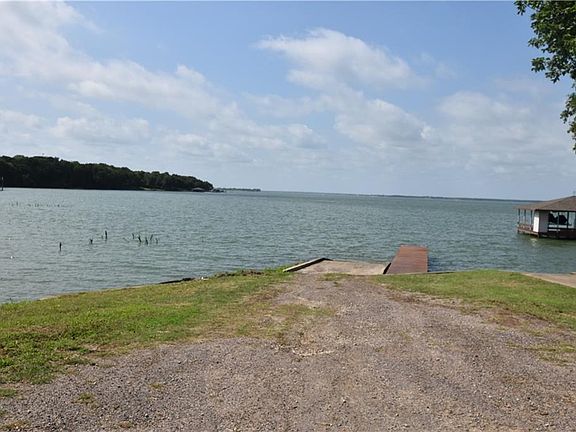 5th image of 133 N Shore Dr