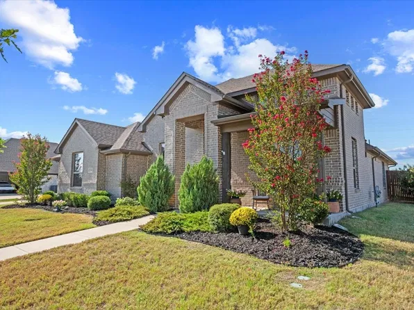 136 Sapphire Ln, Waxahachie, TX 75165