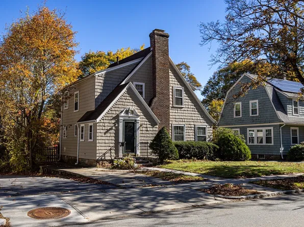 108 Forest St, Worcester, MA 01609