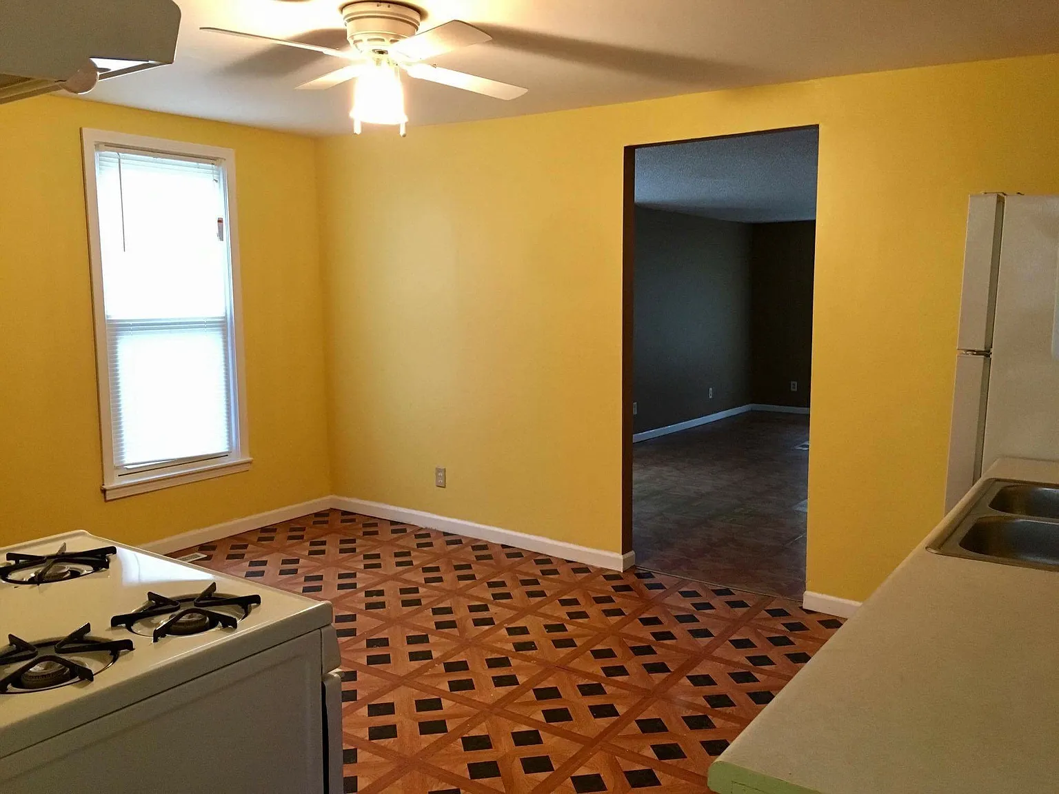 419 Orchard St photo 1
