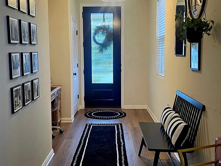 221 Travis Ln — Photo 3
