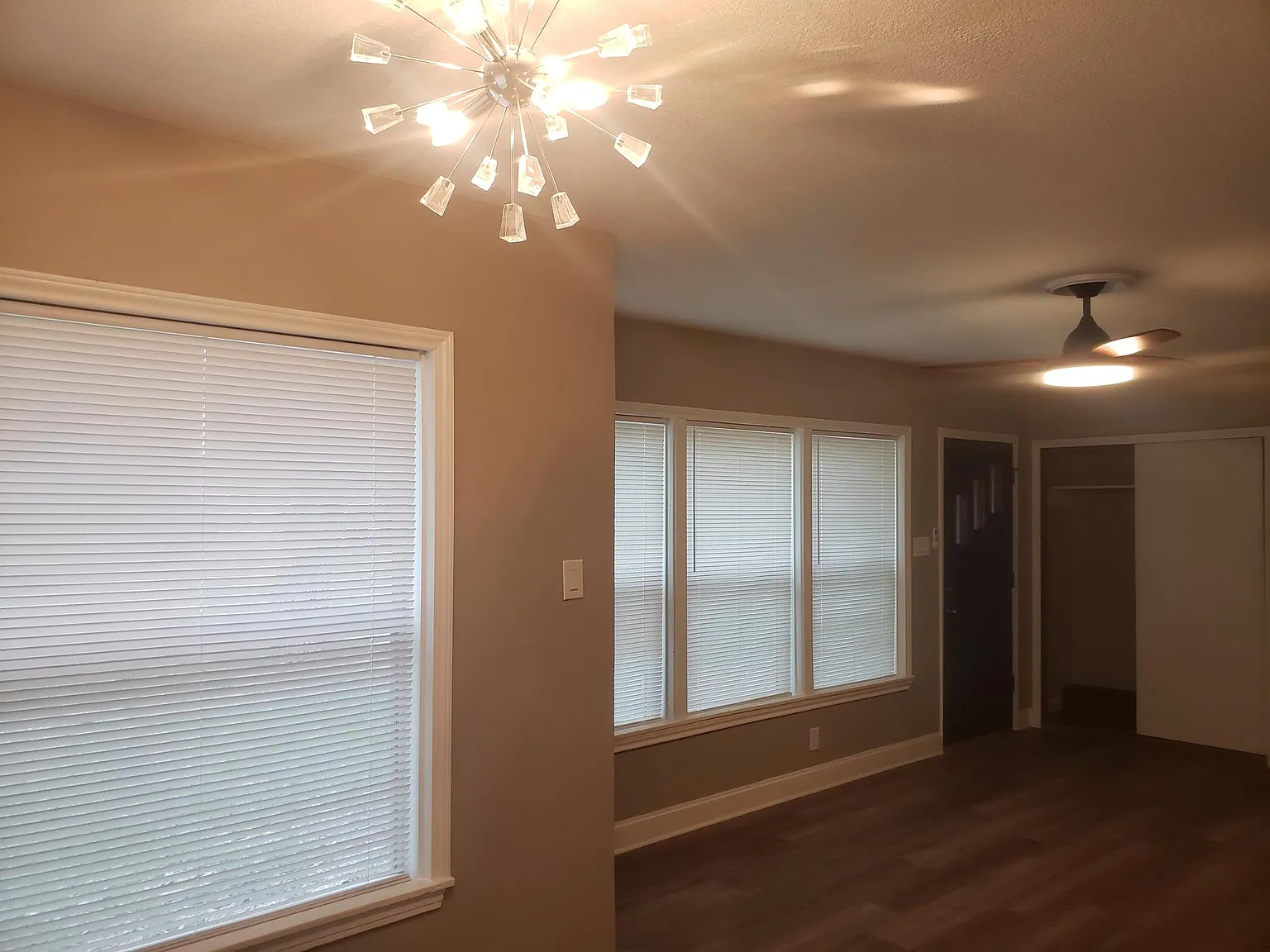 246 Hillwood Dr — Photo 2
