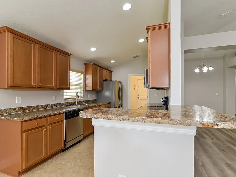 905 Chestnut Dr — Photo 8