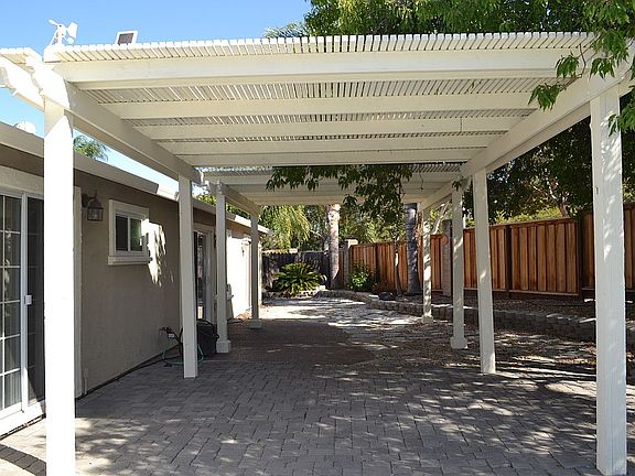 Main bedroom out to pergola!