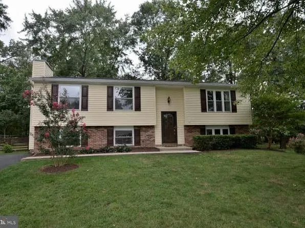 111 Almond Ct, Sterling, VA 20164