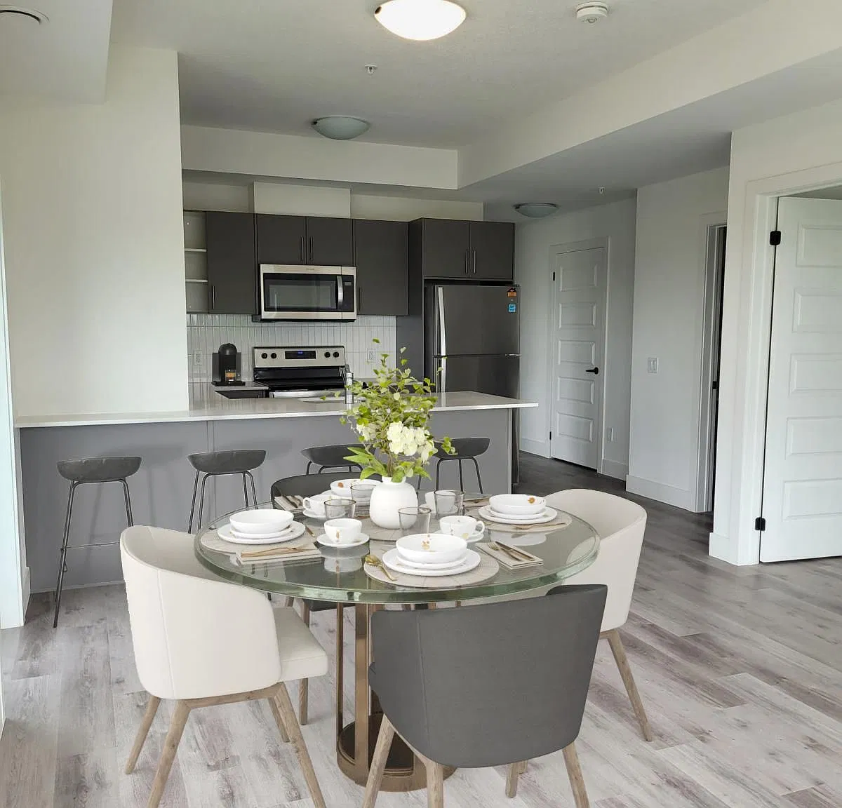 2 bed, $2,350 — Photo 4