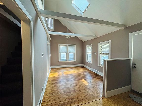 3rd image of 510 Stratford Rd