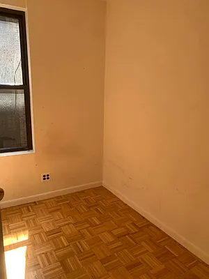 Rented by M.Grossman R.E. Management | media 8