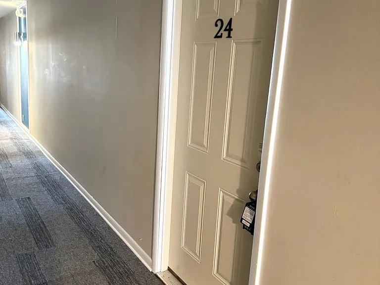 Executive House Apartments — Photo 58